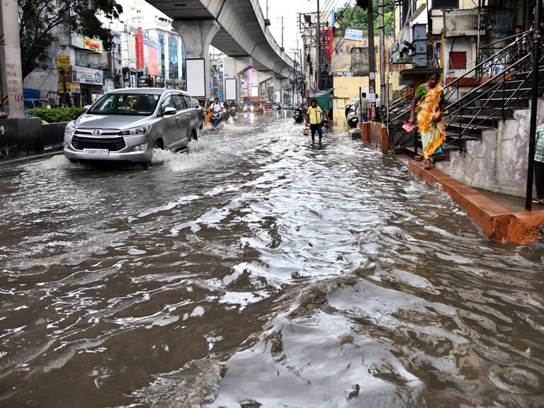 heavy-rain-lashes-most-parts-of-hyderabad-photos-1
